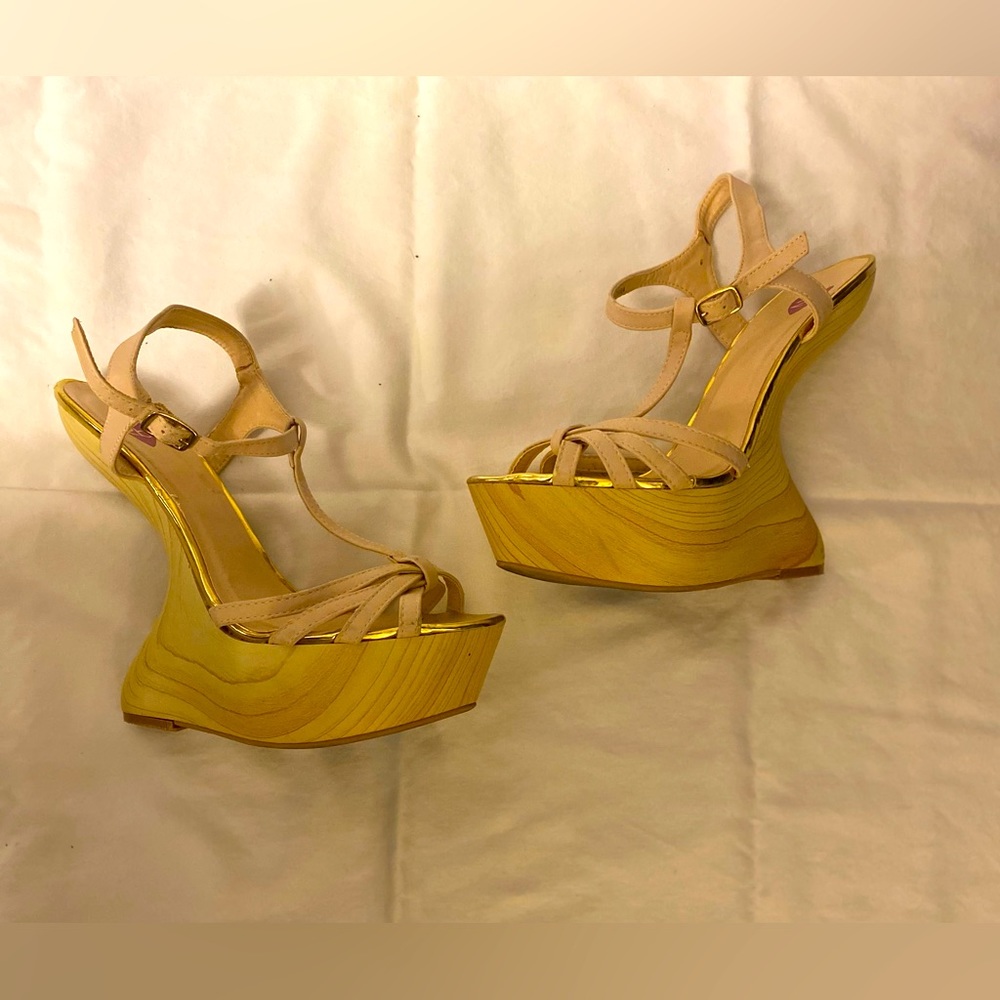 2b Wedge shoes